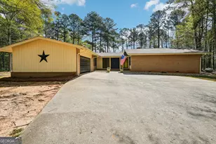 121 Cannongate Cir, Sharpsburg, GA 30277 - Photo 1