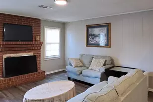 210 Bazemore Cir, Warner Robins, GA 31093 - Photo 2