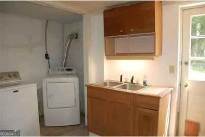 649 SW Kenilworth Circle #BASEMENT APT, Stone Mountain, GA 30083 - Photo 4