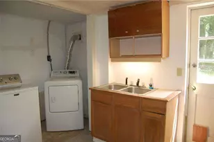 649 SW Kenilworth Circle, Stone Mountain, GA 30083 - Photo 4