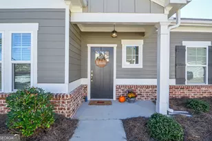 2562 Rathburn Cir, Loganville, GA 30052 - Photo 4