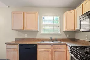 3045 Stonebridge Creek Dr, Lithonia, GA 30058 - Photo 6