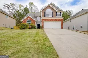 77 St Charles Pl, Sharpsburg, GA 30277 - Photo 2
