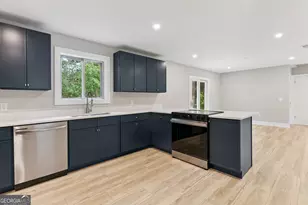 147 Greenwood St, Jesup, GA 31545 - Photo 10