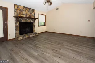 3192 Octavia Ln, Snellville, GA 30039 - Photo 4