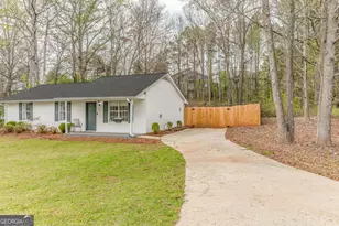 1 Brookfield Dr, Newnan, GA 30265 - Photo 2
