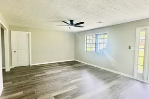 70 Darwin Dr, Jonesboro, GA 30238 - Photo 8