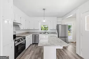 93 Carlton Ave, Union Point, GA 30669 - Photo 16
