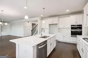 5558 Overview Dr, Flowery Branch, GA 30542 - Photo 8