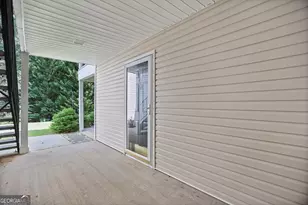 818 Ridgefield Dr, Peachtree City, GA 30269 - Photo 2