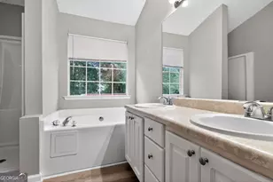 5470 Twin Lakes Dr, Atlanta, GA 30349 - Photo 6