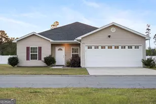 672 Lakeside Cir, Baxley, GA 31513 - Photo 8