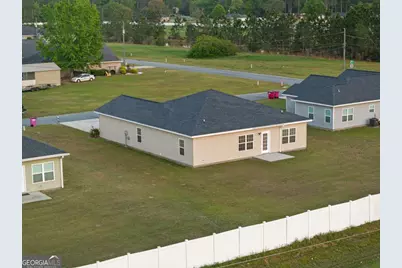 672 Lakeside Circle, Baxley, GA 31513 - Photo 6