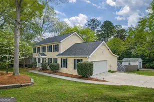 945 E Riverbend Dr SW, Lilburn, GA 30047 - Photo 2