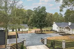 15585 Thompson Rd, Alpharetta, GA 30004 - Photo 2