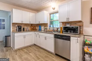 210 Bernice Dr, Bogart, GA 30622 - Photo 8