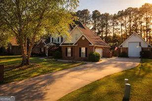 406 Victoria Cir, Warner Robins, GA 31088 - Photo 2