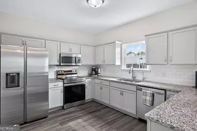 425 Brightleaf Circle, Hinesville, GA 31313 - Photo 6