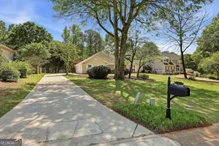 136 Coggins Corner Dr, Newnan, GA 30265 - Photo 2