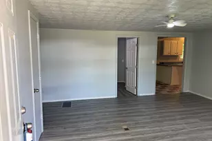 342 Phillips Cir, Royston, GA 30662 - Photo 4