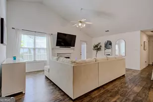 175 Courtyard Ln, Newnan, GA 30265 - Photo 4