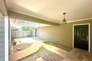 100 Lakeview Ln, Fayetteville, GA 30214 - Photo 4