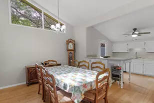 915 Strawberry Ct, Ellenwood, GA 30294 - Photo 4