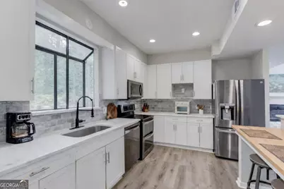 8515 Lake Drive, Snellville, GA 30039 - Photo 10