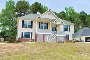79 Kingsbrook Cir, Newnan, GA 30265 - Photo 2
