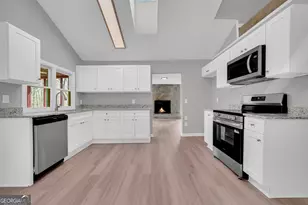 6417 Honeysuckle Ln, Gainesville, GA 30506 - Photo 2