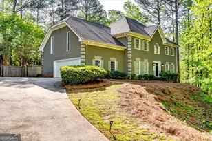 7635 Blandford Pl, Sandy Springs, GA 30350 - Photo 2