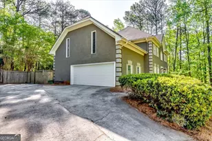 7635 Blandford Pl, Sandy Springs, GA 30350 - Photo 8