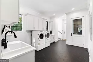 4075 Peachtree Dunwoody Rd NE, Atlanta, GA 30319 - Photo 42