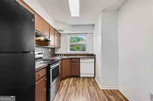 2060 Kings Gate Circle, Snellville, GA 30078 - Photo 10