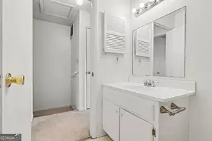 2060 Kings Gate Circle, Snellville, GA 30078 - Photo 16