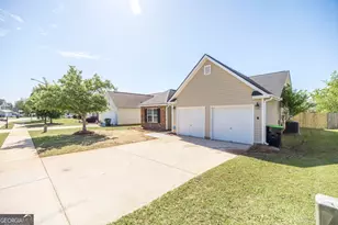 229 Burr Dr, Byron, GA 31008 - Photo 2