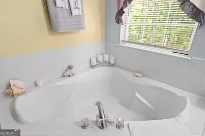 6408 Sparrow Way, Stone Mountain, GA 30087 - Photo 16