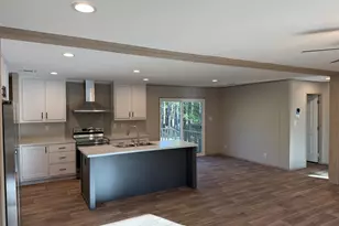 1048 Austin Pl SE, Darien, GA 31305 - Photo 2