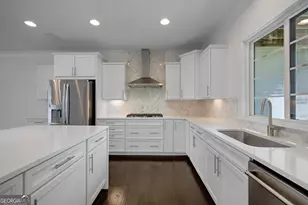 824 Stone Ridge Ln, Atlanta, GA 30324 - Photo 10