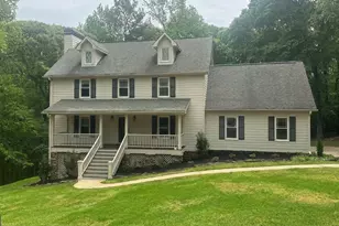 180 Forrest Lake Dr, Fayetteville, GA 30215 - Photo 1