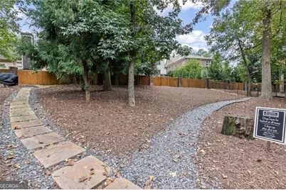 3235 Roswell Road NE #409, Atlanta, GA 30305 - Photo 16