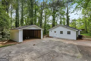 418 Honeysuckle Ln, Stockbridge, GA 30281 - Photo 2