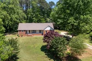 406 Ashford Cir, Lagrange, GA 30240 - Photo 2
