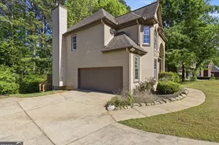 3322 Hunters Hill Dr, Lithonia, GA 30038 - Photo 4