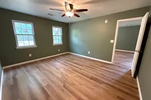240 Sims St, Barnesville, GA 30204 - Photo 8