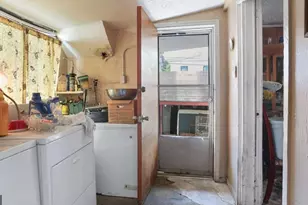223 W 38th St, Savannah, GA 31401 - Photo 42