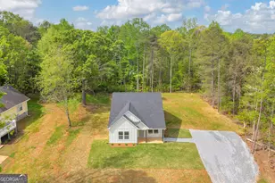 181 Lake Club Dr, Lavonia, GA 30553 - Photo 1