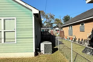 1219 E Waldburg St, Savannah, GA 31404 - Photo 4