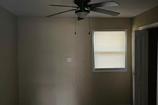 203 Vienna Cir, Fort Valley, GA 31030 - Photo 4