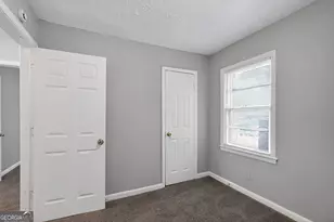 2416 Meadow Park Dr SW, Atlanta, GA 30315 - Photo 8